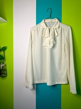 Classic Vintage Cream Ruffle-Neck Long Sleeve Blouse